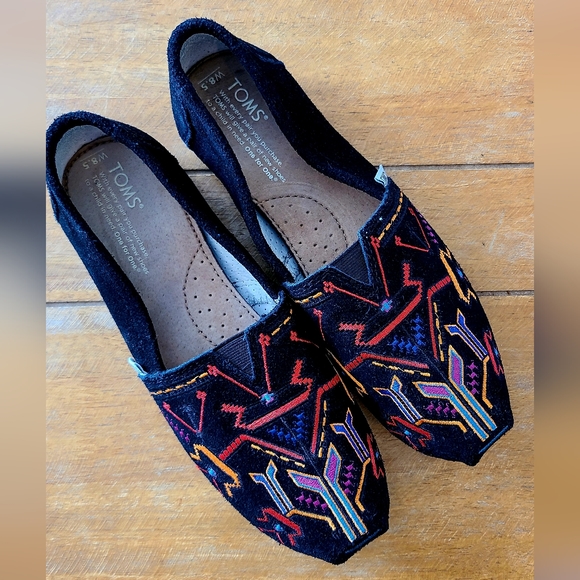 Toms Shoes - Toms black slip-ons, suede, black, southwest embroidery, sz 8.5